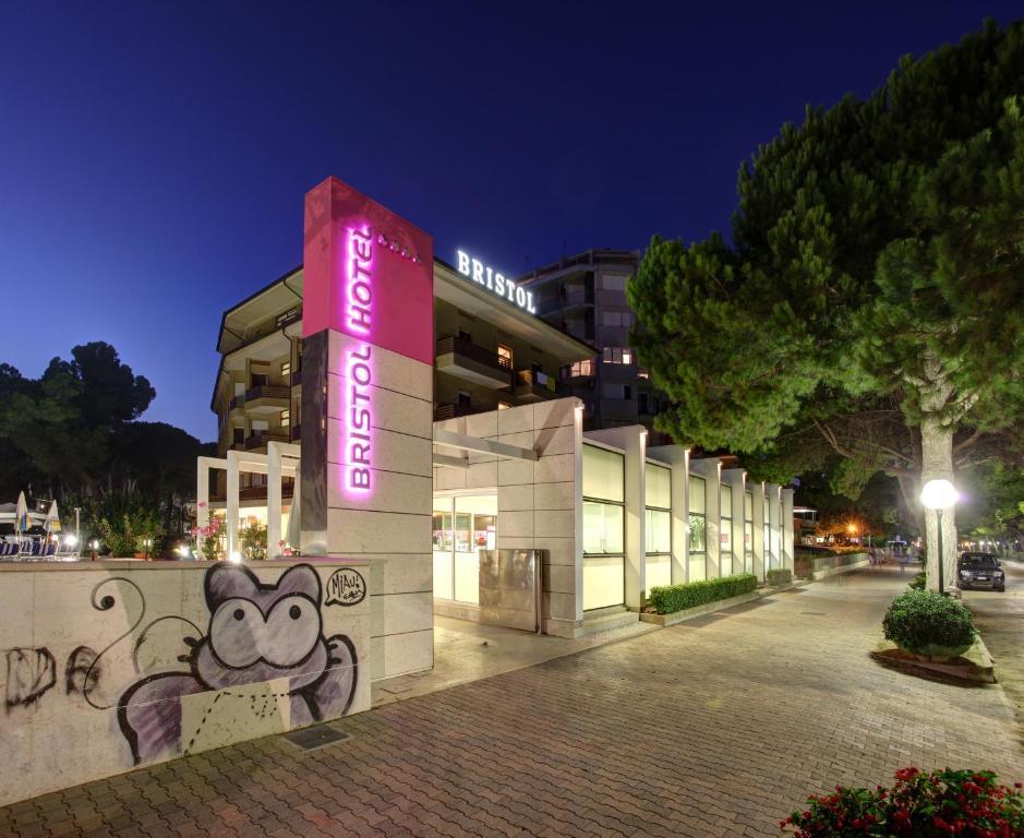 Hotel Bristol Lignano Sabbiadoro Eksteriør billede