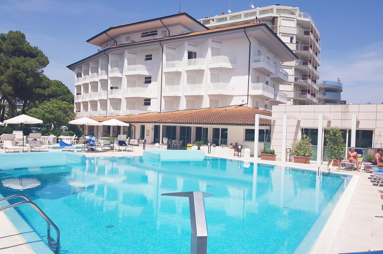 Hotel Bristol Lignano Sabbiadoro Eksteriør billede