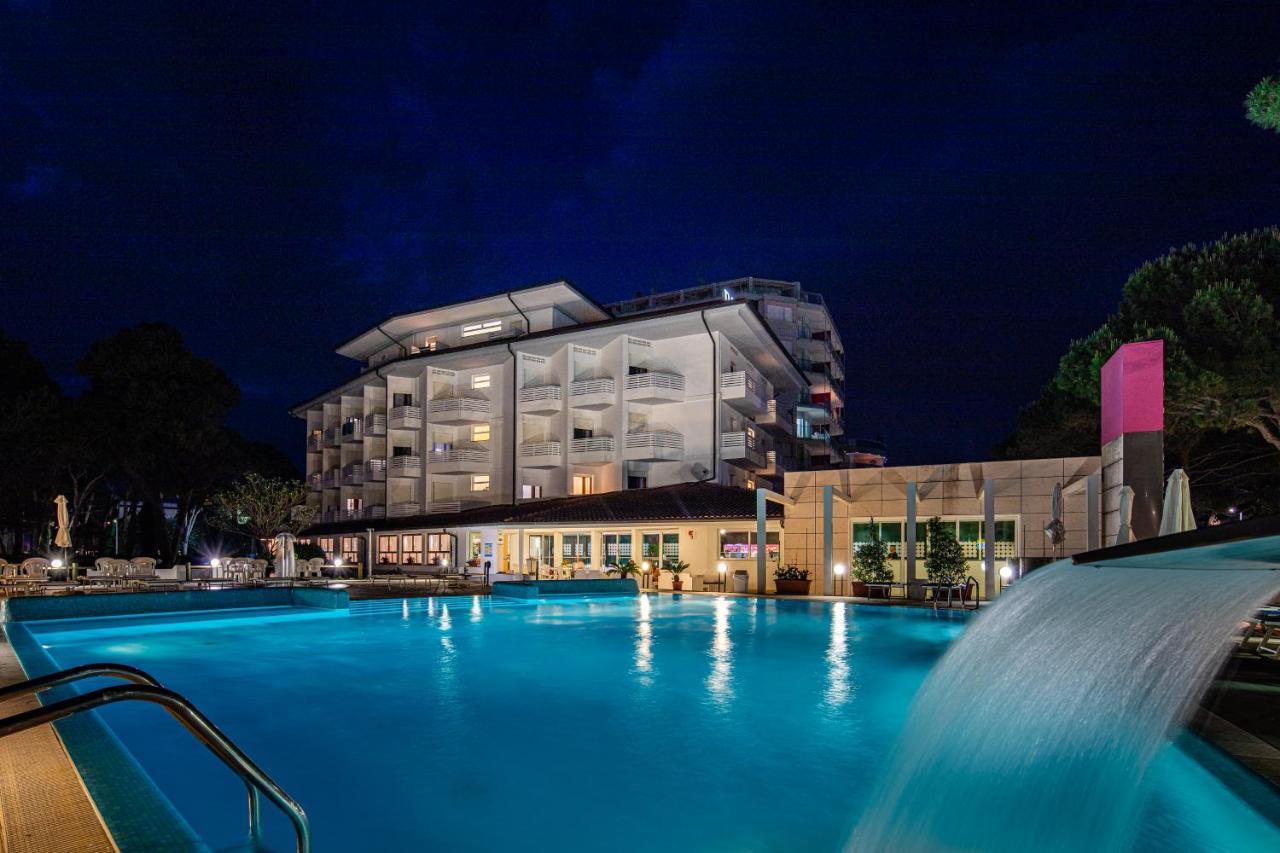 Hotel Bristol Lignano Sabbiadoro Eksteriør billede