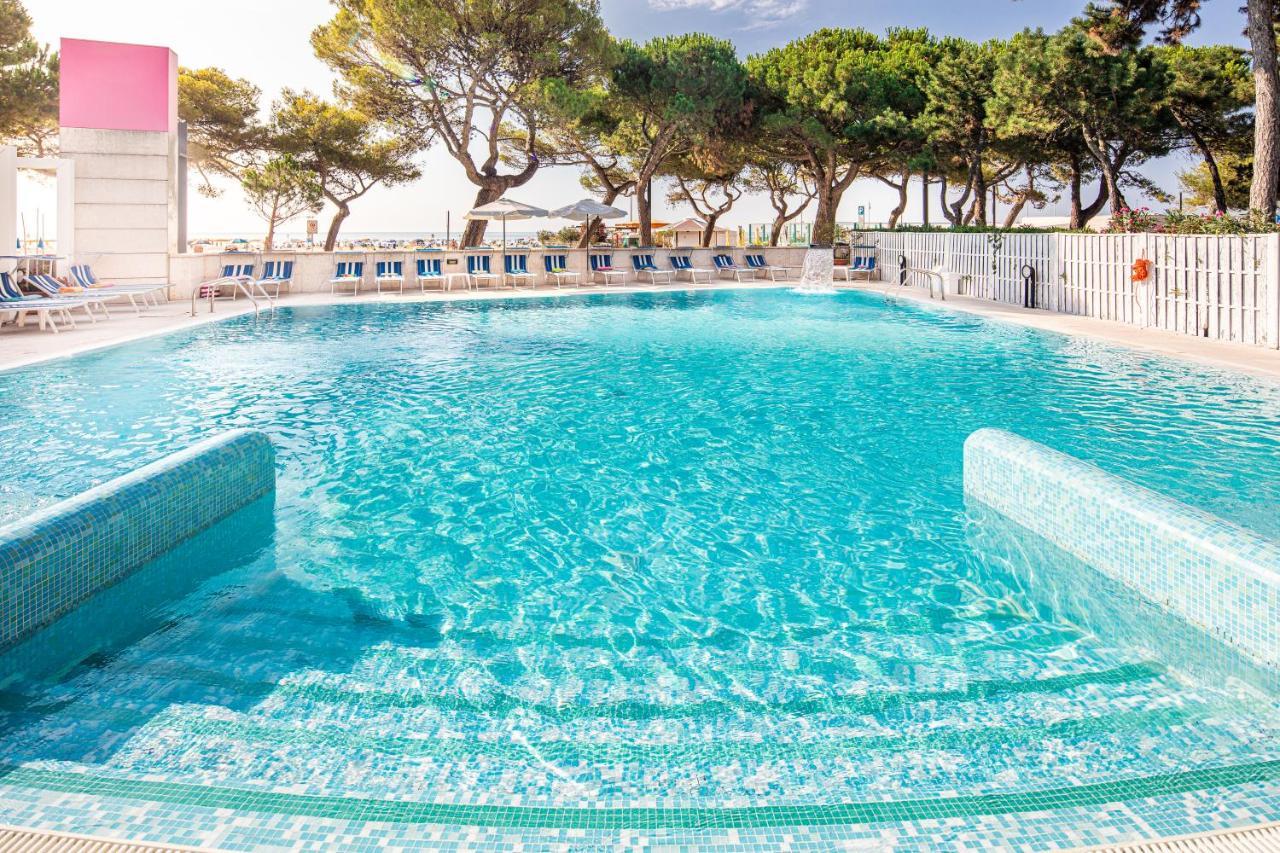 Hotel Bristol Lignano Sabbiadoro Eksteriør billede