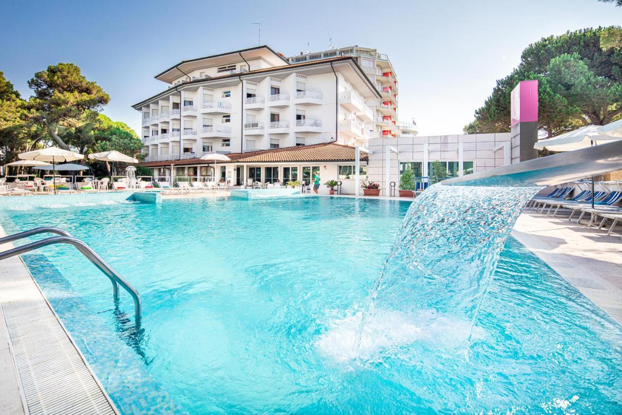 Hotel Bristol Lignano Sabbiadoro Eksteriør billede
