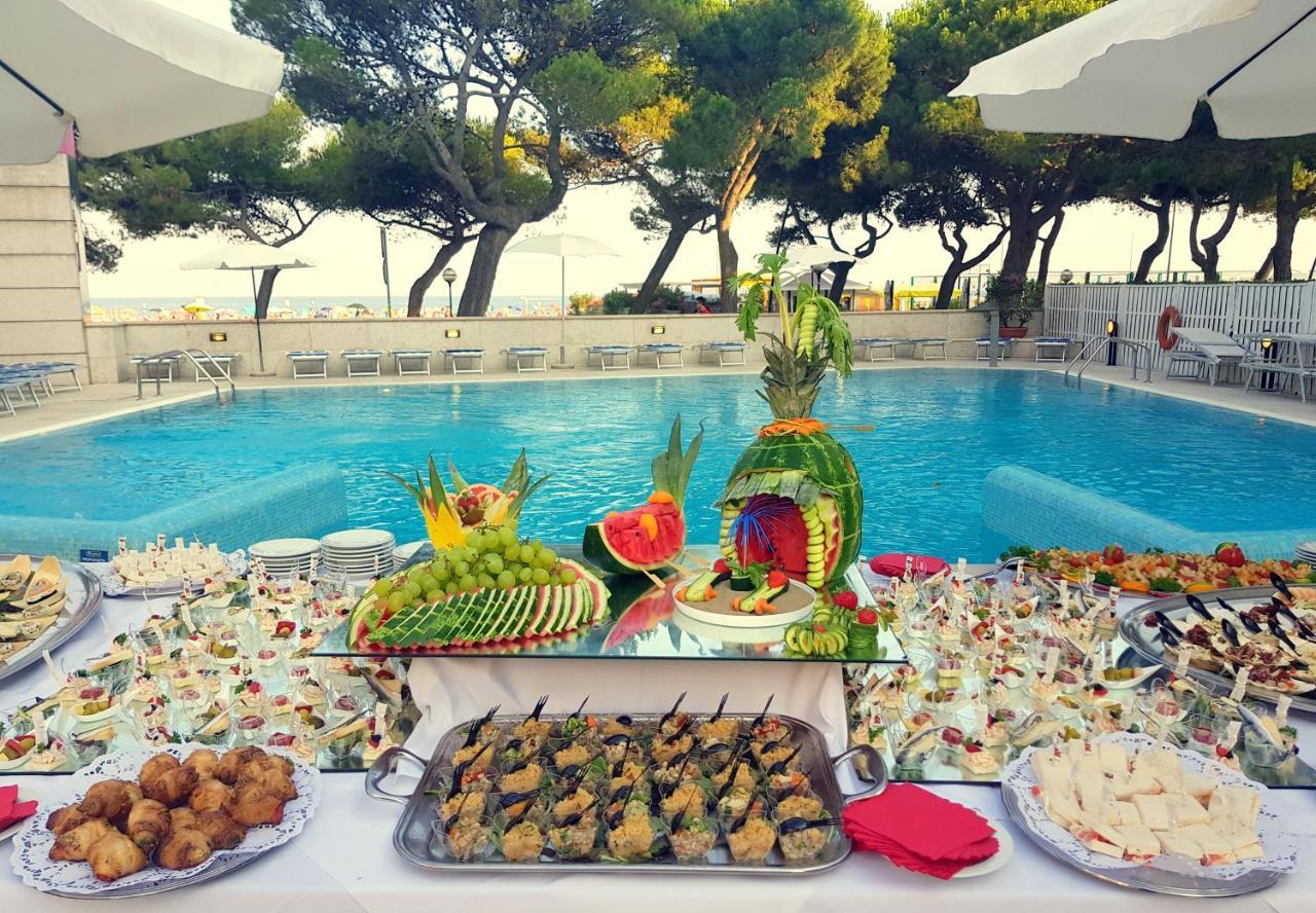 Hotel Bristol Lignano Sabbiadoro Eksteriør billede